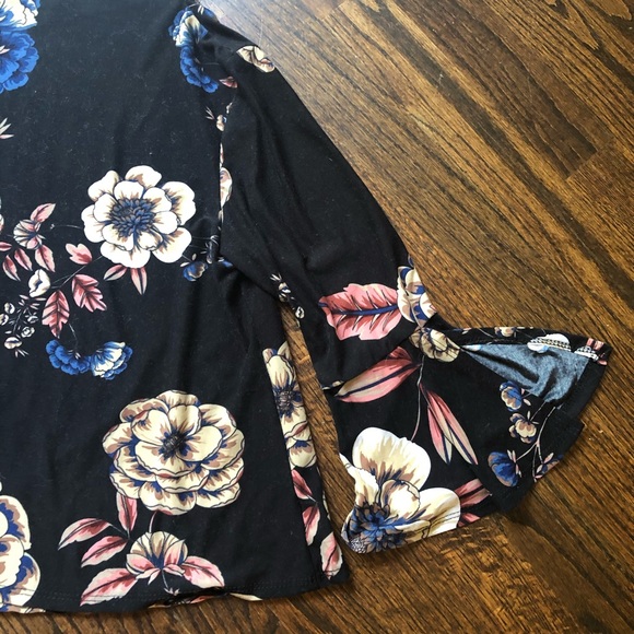 Try This Flowy Black Floral Crop Top Sz S - Picture 5 of 7